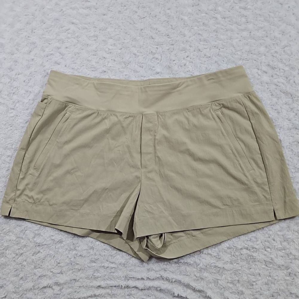 Athleta Trekkie North Hiking short women's size 18 Tan #530626